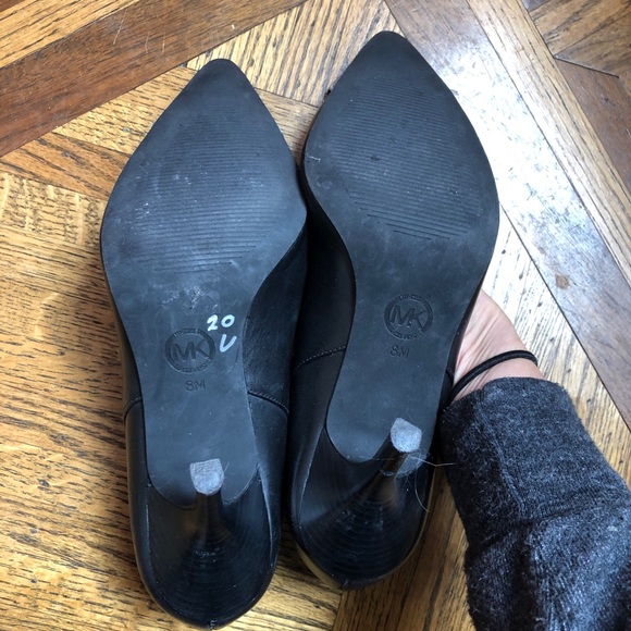 Michael Kors Black Heels with Snakeskin Points - Picture 4 of 7